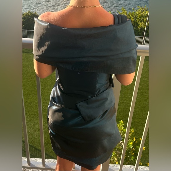 A stunning form fitting dress with an elegant neckline + sultry bold silhouette - Picture 8 of 14